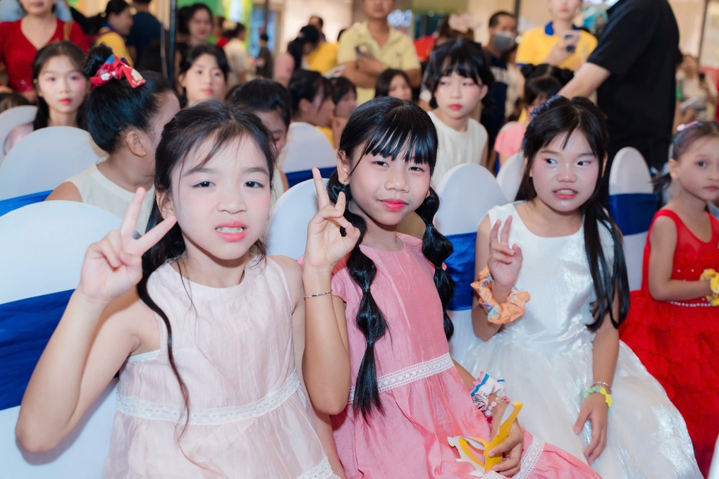 Những khoảnh khắc khó quên tại ngày hội Giấc Mơ Lọ Lem - 2 Những khoảnh khắc khó quên tại ngày hội Giấc Mơ Lọ Lem - 2