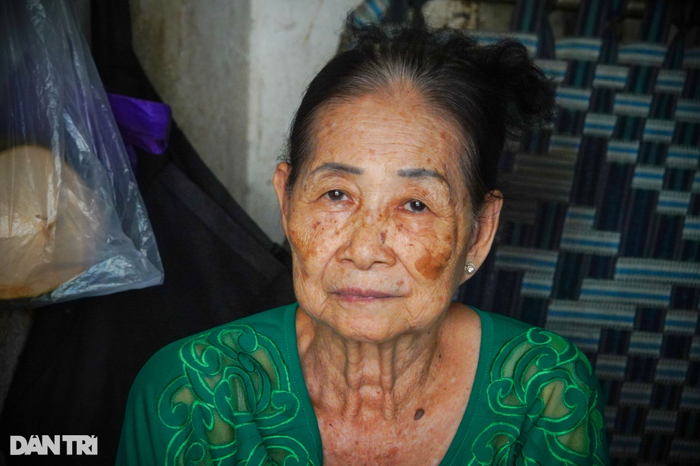 Những phận người khốn khổ ở xóm nghèo tập thể tại TPHCM - 7 Những phận người khốn khổ ở xóm nghèo tập thể tại TPHCM - 7