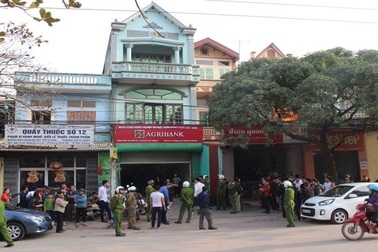 Khống chế nhân viên, cướp ngân hàng giữa ban ngày