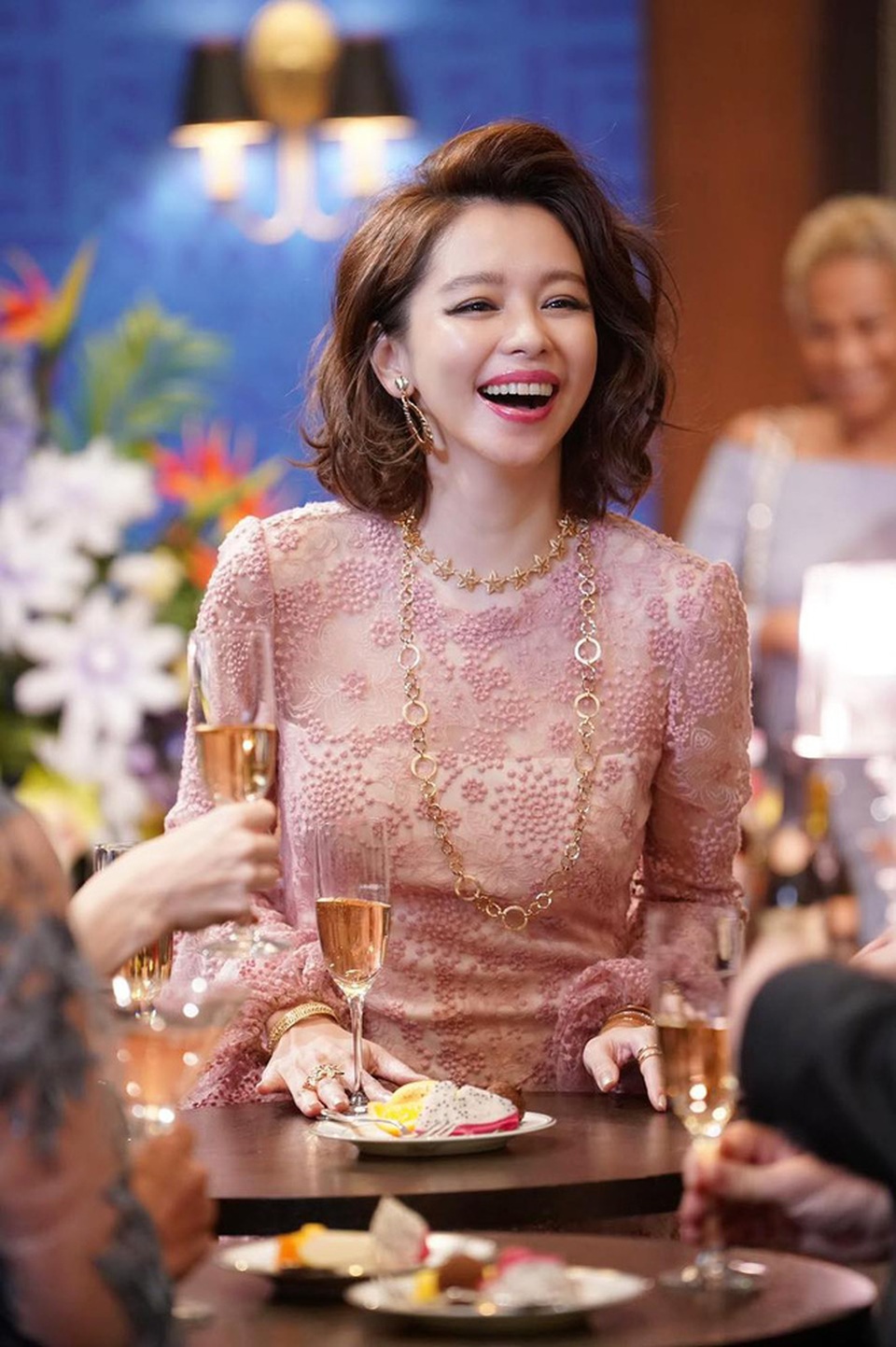 Từ Nhược Tuyên: Từ nữ hoàng ảnh nóng tới vợ hai của đại gia giàu có - 5 Từ Nhược Tuyên: Từ nữ hoàng ảnh nóng tới vợ hai của đại gia giàu có - 5