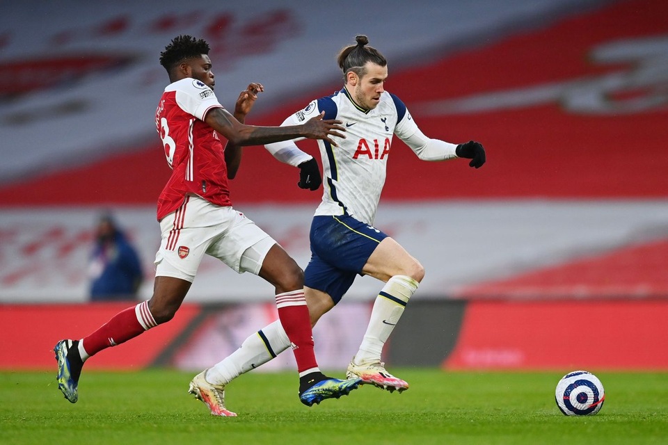Arsenal 2-1 Tottenham: Lamela lập siêu phẩm Rabona và bị đuổi - 7 Arsenal 2-1 Tottenham: Lamela lập siêu phẩm Rabona và bị đuổi - 7