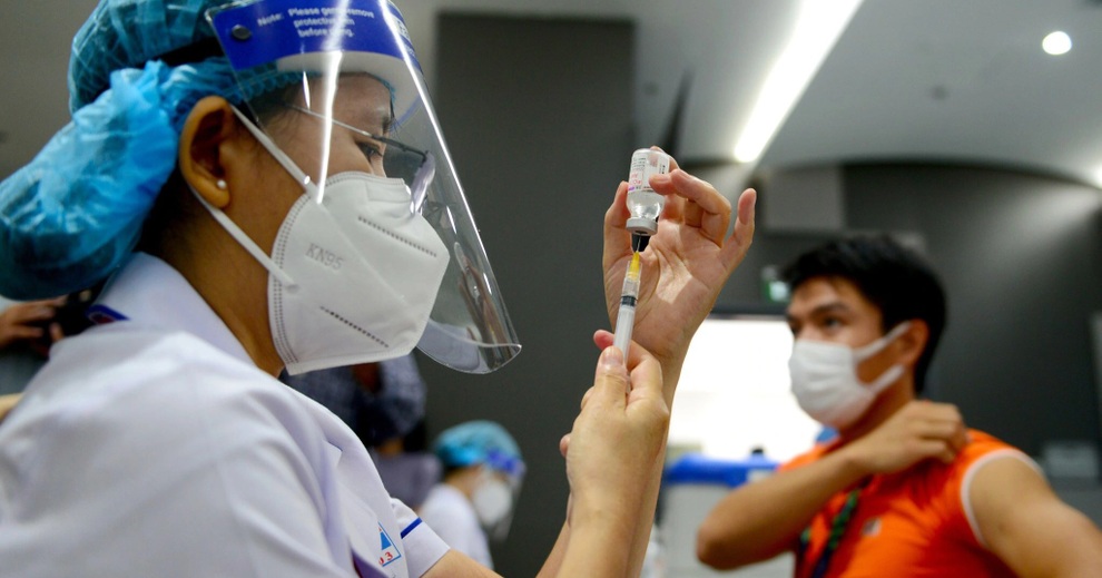 Hỏi đáp vắc xin Covid-19: Người bị dị ứng, có bệnh nền có được tiêm không? - 2 Hỏi đáp vắc xin Covid-19: Người bị dị ứng, có bệnh nền có được tiêm không? - 2