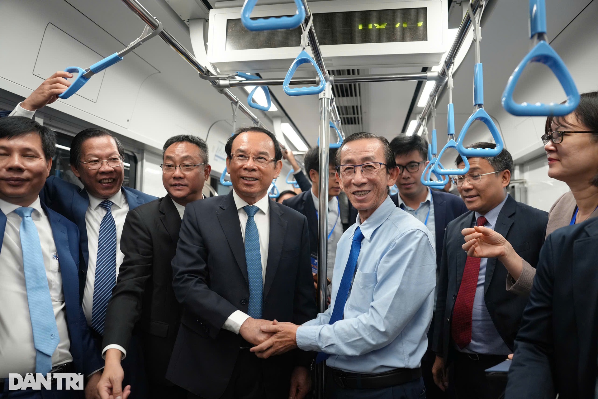 Biển người chen chúc trải nghiệm metro Bến Thành - Suối Tiên - 16