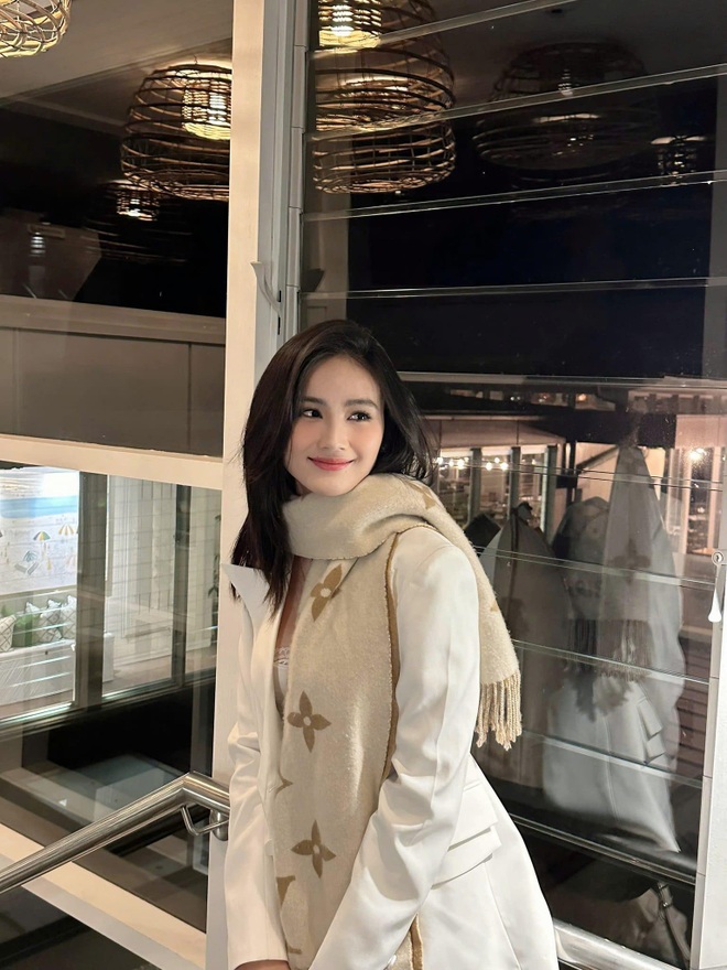 Hoa hậu Ý Nhi thay đổi tích cực, thăng hạng nhan sắc sau 2 năm đăng quang - 9 Hoa hậu Ý Nhi thay đổi tích cực, thăng hạng nhan sắc sau 2 năm đăng quang - 9