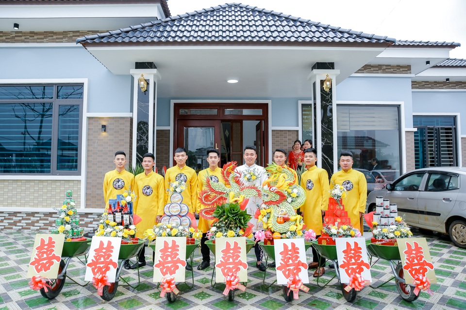 Dàn xe cút kít trong đám hỏi ở Thái Nguyên gây bão cộng đồng mạng - 3 Dàn xe cút kít trong đám hỏi ở Thái Nguyên gây bão cộng đồng mạng - 3
