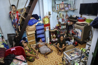 Bí thư TPHCM: Không thể để người dân ở khu trung tâm phải sống bất tiện