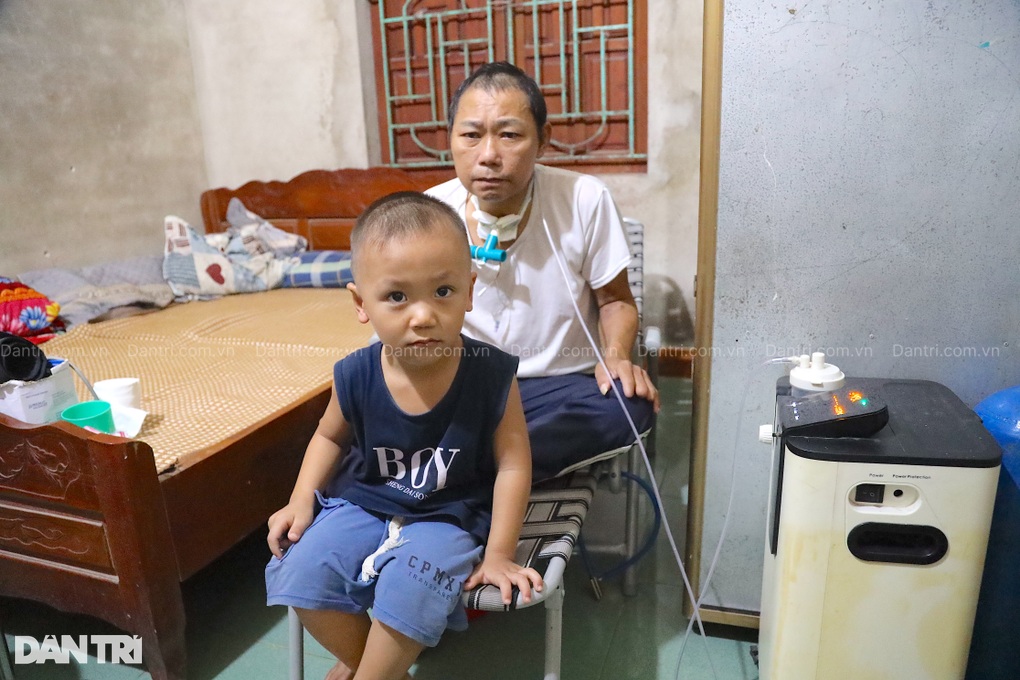 Trao gần 100 triệu đồng tới gia đình có 2 người mắc bệnh hiểm nghèo - 2 Trao gần 100 triệu đồng tới gia đình có 2 người mắc bệnh hiểm nghèo - 2