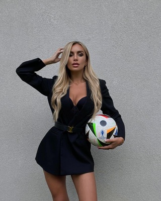 Sự nghiệp thành công của dàn WAGs Slovakia nóng bỏng - 22