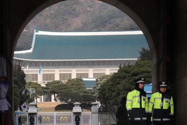 Tìm thấy truyền đơn của Triều Tiên trong dinh tổng thống Hàn Quốc