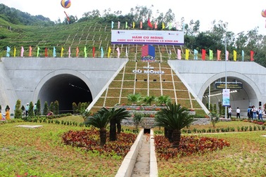 Chính thức thông xe qua hầm đèo Cù Mông