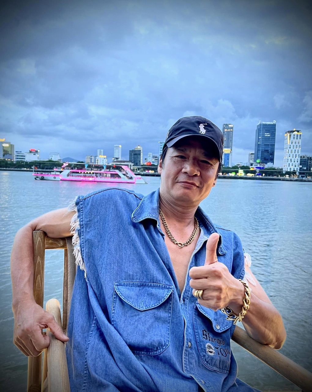 NSƯT Võ Hoài Nam tuổi 59: Cuộc sống bình yên bên vợ kém 12 tuổi và 4 con - 10 NSƯT Võ Hoài Nam tuổi 59: Cuộc sống bình yên bên vợ kém 12 tuổi và 4 con - 10