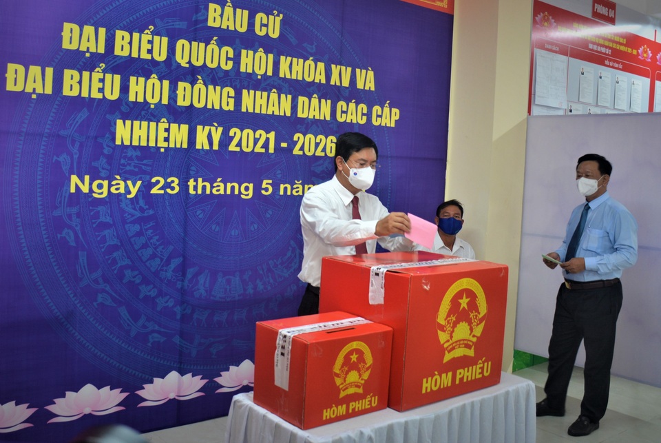 Người dân đất Mũi háo hức đi vỏ lãi bầu cử tại Cột cờ Hà Nội ở Mũi Cà Mau - 10 Người dân đất Mũi háo hức đi vỏ lãi bầu cử tại Cột cờ Hà Nội ở Mũi Cà Mau - 10