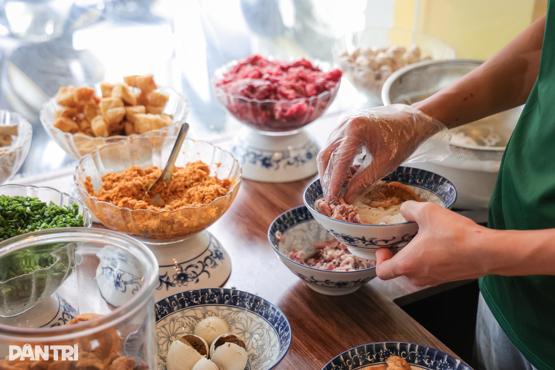 Lệ Quyên mê mẩn quán bún riêu Hà Nội, thường xuyên ghé mỗi dịp ra Bắc - 6