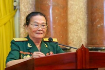 Kỳ tích nữ dân quân 42kg gánh hai hòm đạn nặng 98kg