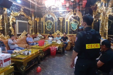 Quán karaoke lén cho khách đến chơi ma túy giữa thời dịch