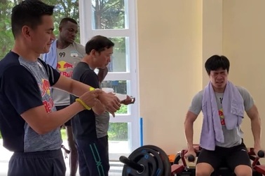 Kiatisuk lắc đầu khi Công Phượng không vượt qua bài kiểm tra thể lực