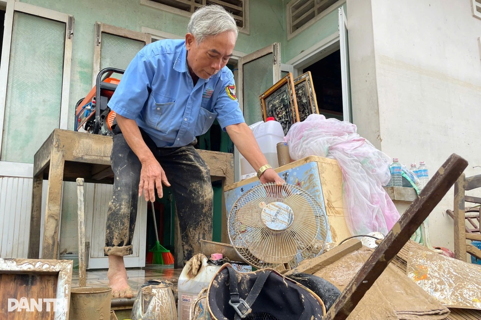 Những cuộc gọi dang dở trong lũ dữ và hành trình đưa điện trở lại - 3 Những cuộc gọi dang dở trong lũ dữ và hành trình đưa điện trở lại - 3