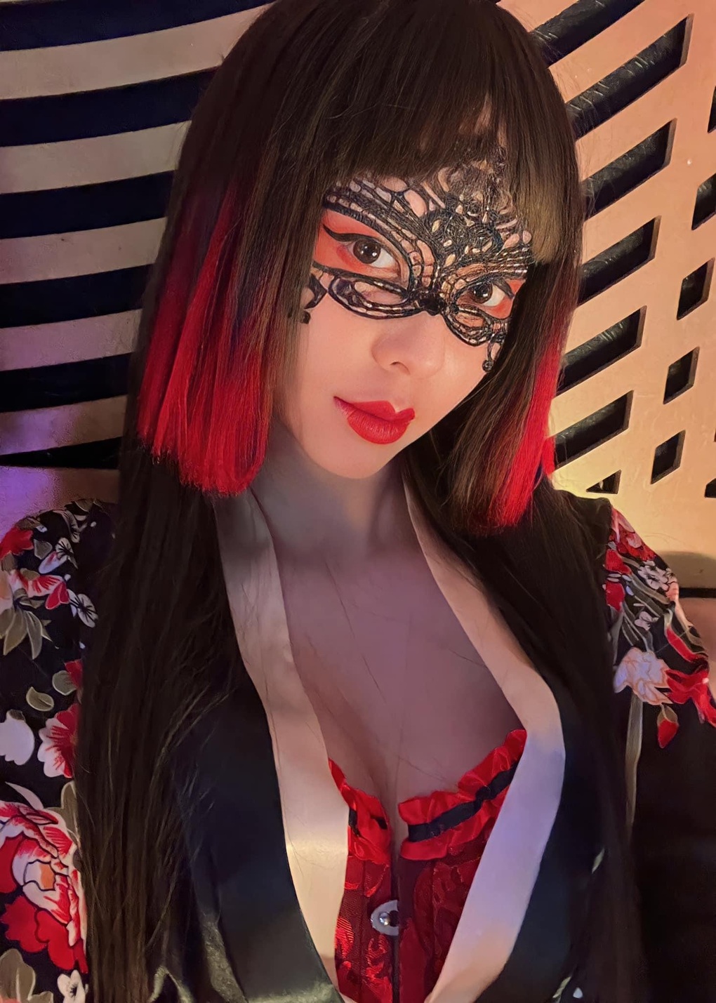 Nhan sắc nóng bỏng của nàng geisha khiến Huỳnh Anh đau đầu - 1 Nhan sắc nóng bỏng của nàng geisha khiến Huỳnh Anh đau đầu - 1