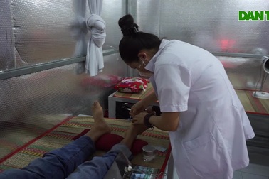 Bỏ nghề thiết kế thời trang về bốc thuốc miễn phí cho người nghèo