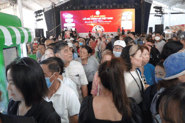 Chen chân ở lễ hội bánh mì lần đầu tổ chức tại Việt Nam