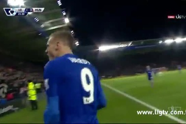 Vardy lập kỷ lục, Leicester chia điểm với Man Utd