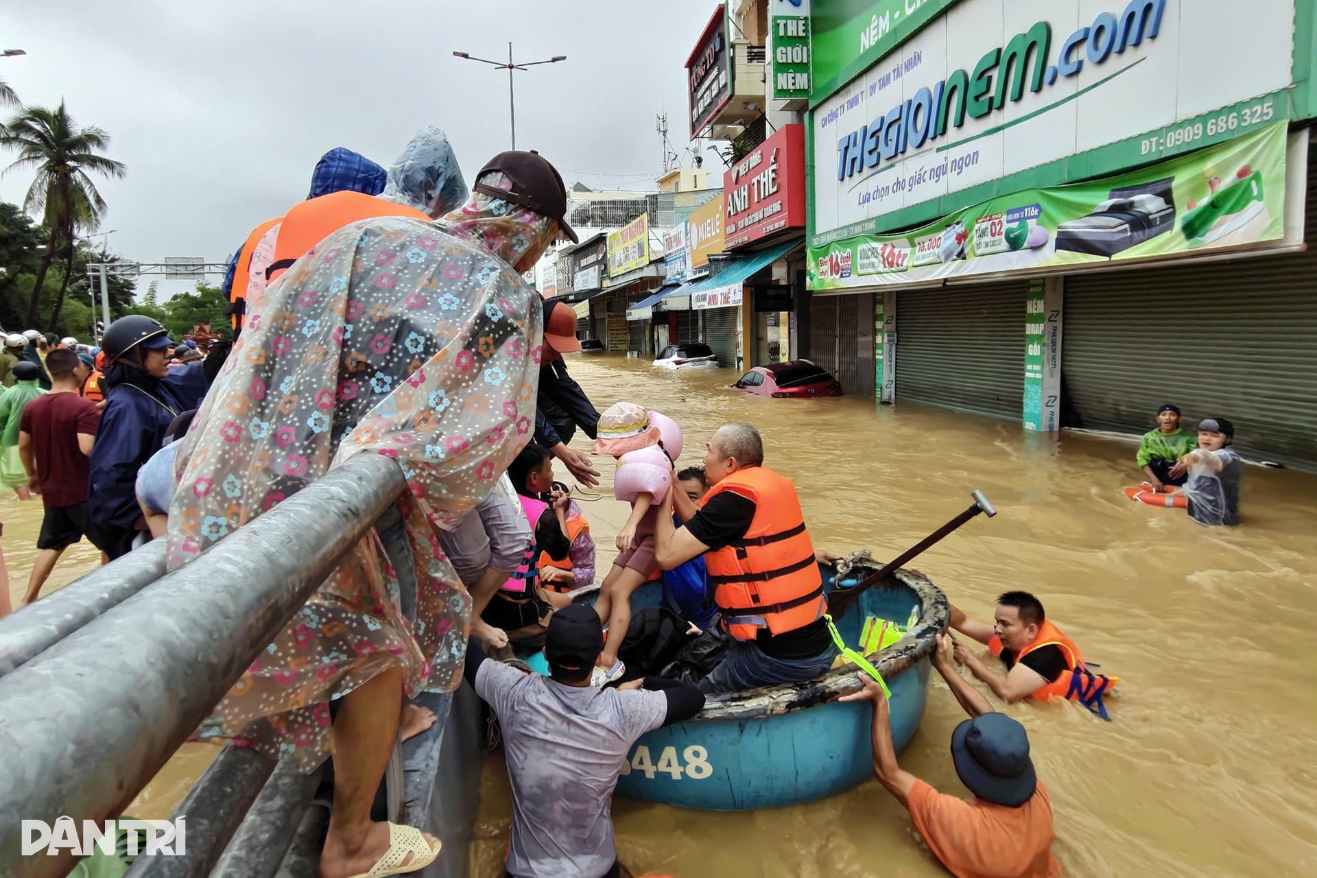 Nút giao nghìn tỷ thành điểm tránh trú an toàn trong tâm lũ Nha Trang - 8