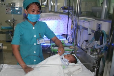 Đã cứu được đôi mắt của bé út trong ca sinh 4