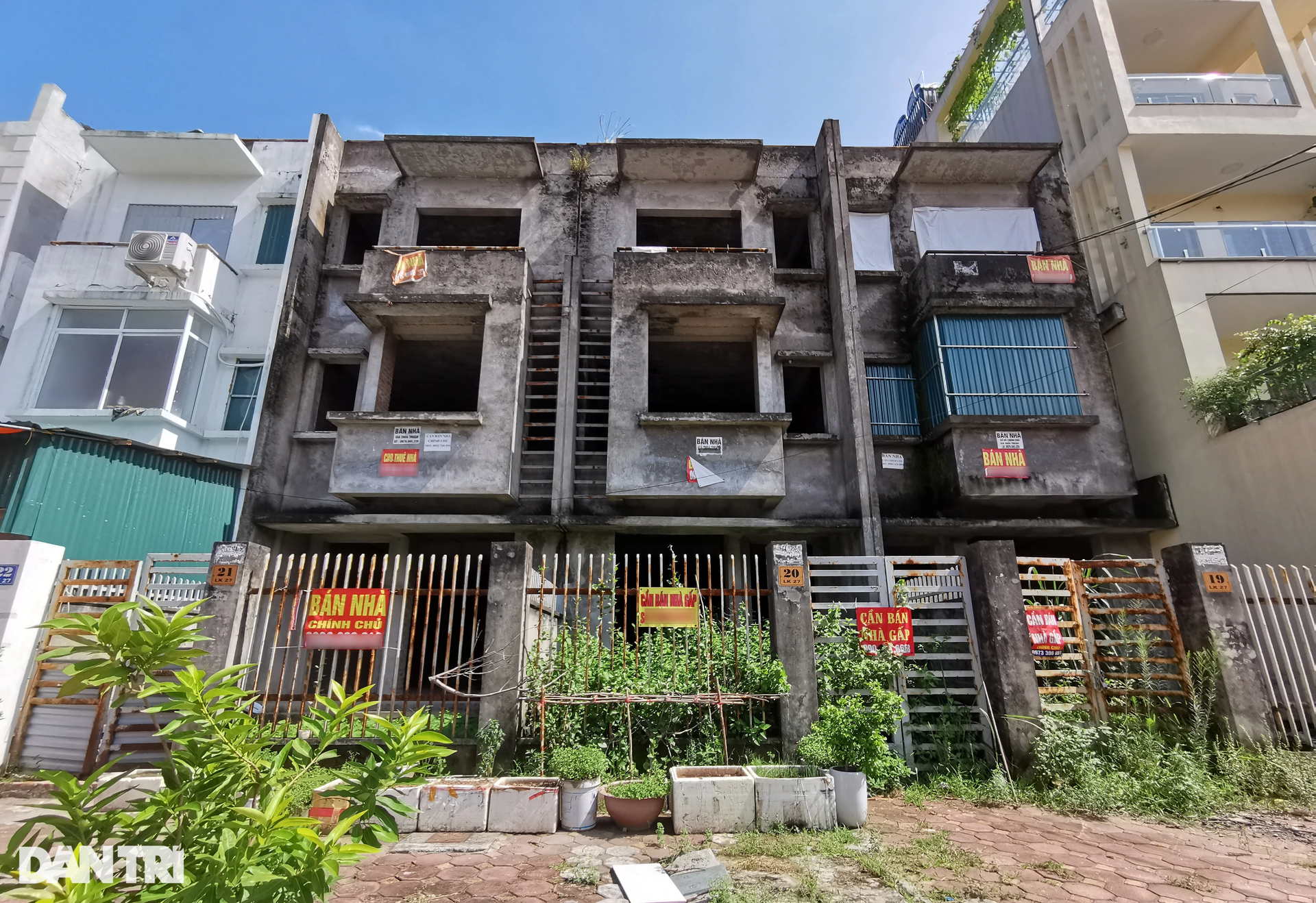 Những căn liền kề, biệt thự bỏ hoang, rêu mốc được rao bán gấp ở Hà Nội - 1 Những căn liền kề, biệt thự bỏ hoang, rêu mốc được rao bán gấp ở Hà Nội - 1
