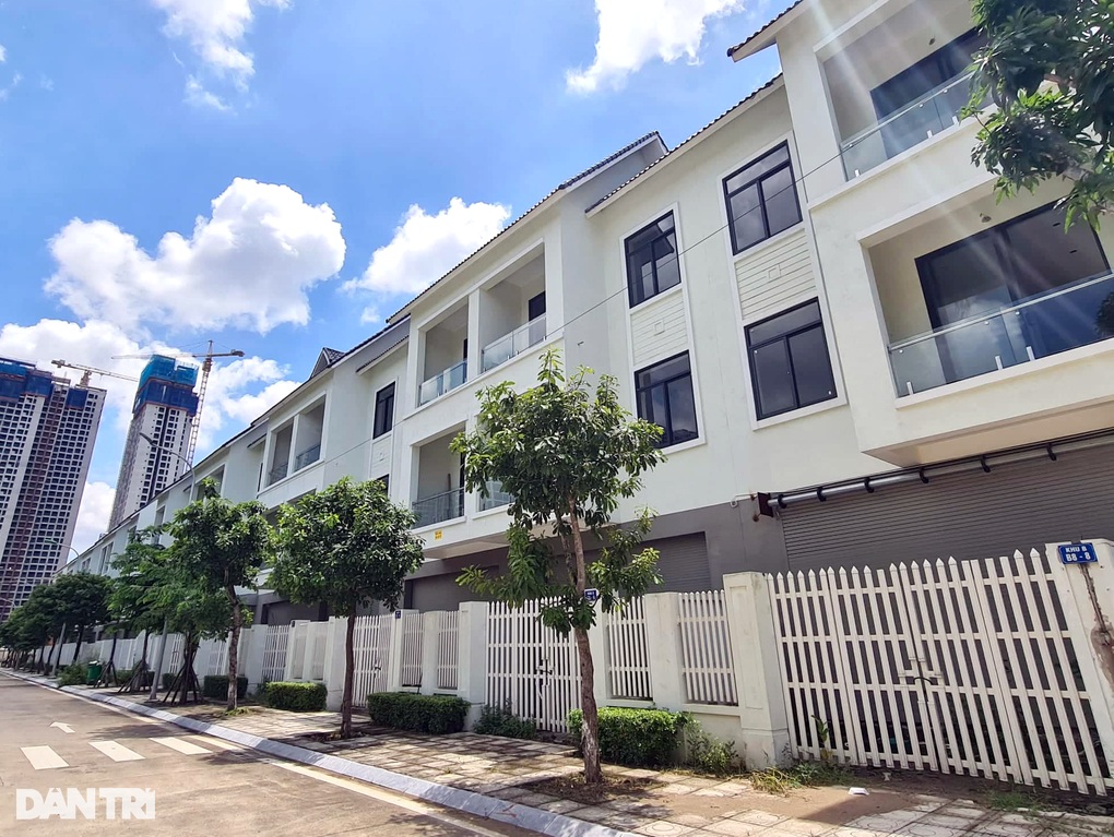 Nhà giàu cũng khóc khi ôm nhiều bất động sản giá trị lớn - 2 Nhà giàu cũng khóc khi ôm nhiều bất động sản giá trị lớn - 2