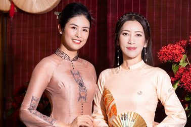 Dàn người mẫu đặc biệt trình diễn áo dài của Hoa hậu Ngọc Hân