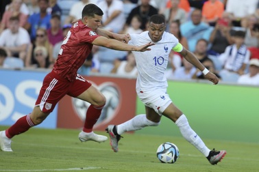 Anh và Pháp thắng đậm, Đức thua thất vọng Ba Lan