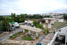 Những cây cầu trăm tỷ “xây mãi chưa xong” tại TPHCM