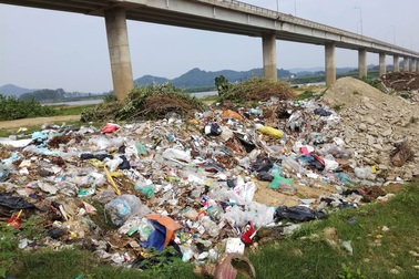 Nghệ An: Rác thải ồ ạt tấn công, sông Lam kêu cứu!