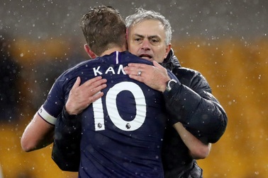 Hé lộ thông tin cực sốc về việc HLV Mourinho bị sa thải