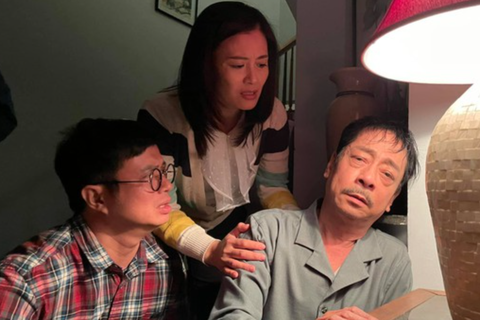 Hình ảnh cuối đời của NSND Hoàng Dũng: Ăn uống khó khăn, đi có người dìu