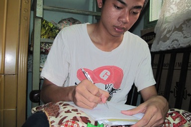 Tân sinh viên mồ côi nhập học cùng bệnh viêm cầu thận