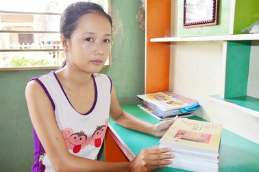 “Nữ sinh mồ côi đi làm thuê nuôi em” đã được nhận vào học lớp 10