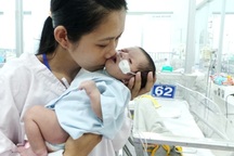 Giọt nước mắt đắng cay của người vợ trẻ sắp mất cả chồng lẫn con