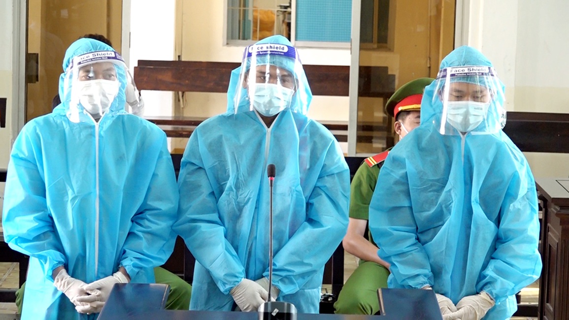 Sinh viên y khoa về quê nghỉ Tết gây án chết người lĩnh 10 năm tù - 2 Sinh viên y khoa về quê nghỉ Tết gây án chết người lĩnh 10 năm tù - 2