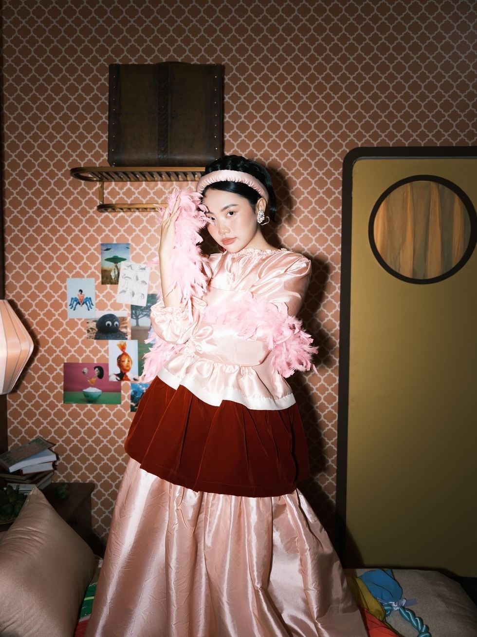 Phương Mỹ Chi tuổi 20: Tôi dành dụm lắm mới mua được một món đồ hiệu - 12