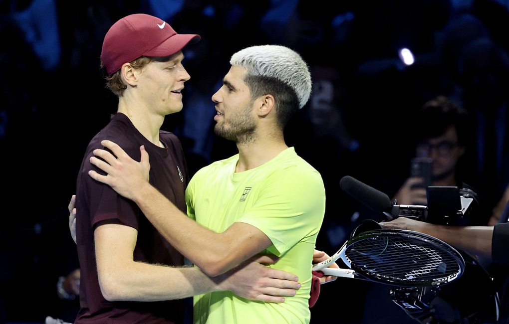 Învingându-l pe Alcaraz, Sinner a câștigat finala ATP pentru a doua oară consecutiv - 2 Đánh bại Alcaraz, Sinner lần thứ hai liên tiếp vô địch ATP Finals - 2