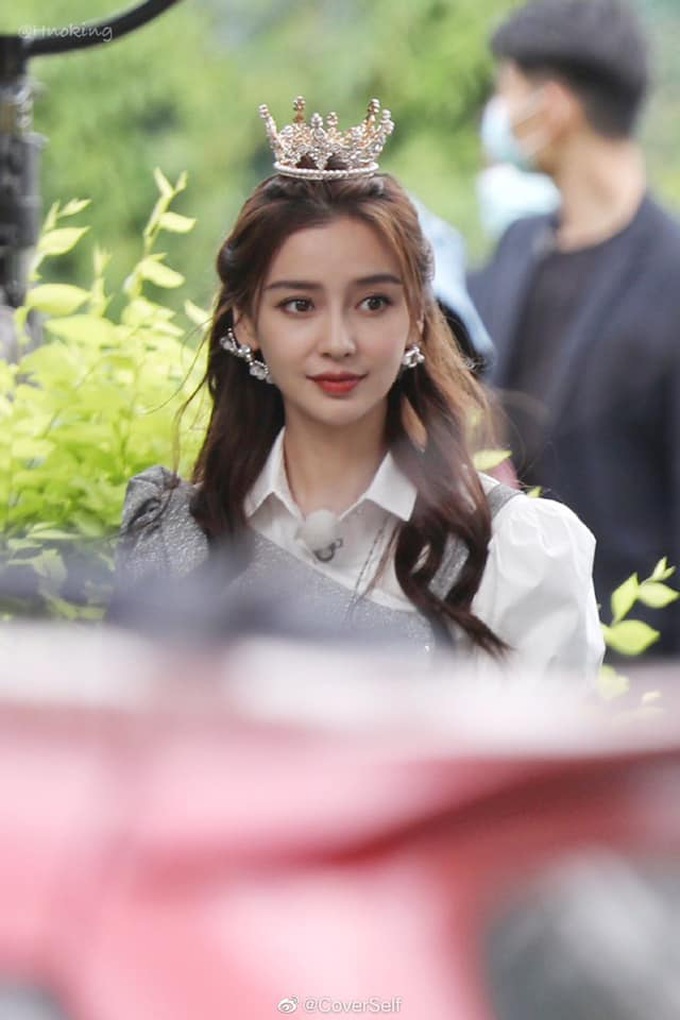 Ảnh hậu trường chưa chỉnh sửa của Angela Baby: Chụp lén sương sương mà như công chúa bước ra từ truyện cổ tích - Ảnh 3. Ảnh hậu trường chưa chỉnh sửa của Angela Baby: Chụp lén sương sương mà như công chúa bước ra từ truyện cổ tích - Ảnh 3.