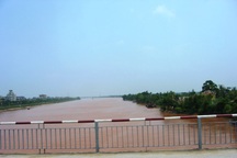 Bốn người trong gia đình mất tích trên sông Đào