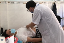 Ăn bánh mì cùng một tiệm, 26 người nhập viện cấp cứu