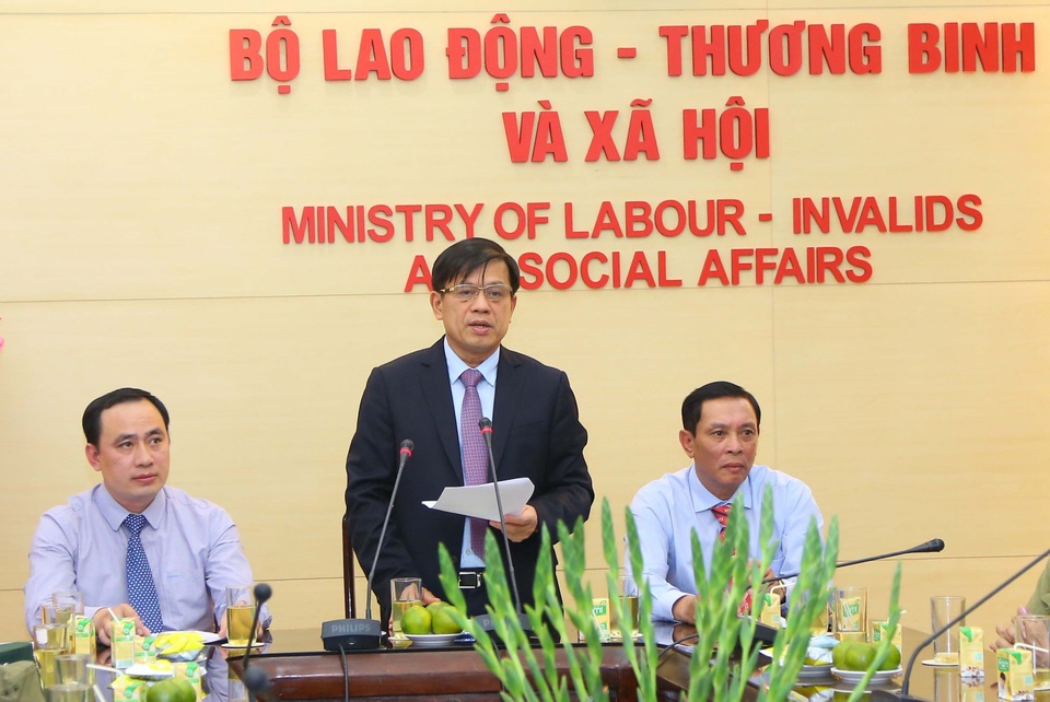 Bộ LĐ-TBXH gặp mặt đoàn đại biểu người có công với cách mạng tỉnh Cà Mau - 2 Bộ LĐ-TBXH gặp mặt đoàn đại biểu người có công với cách mạng tỉnh Cà Mau - 2