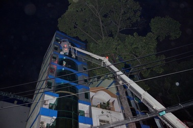 Cháy khách sạn 9 tầng ở trung tâm Sài Gòn, nhiều người mắc kẹt