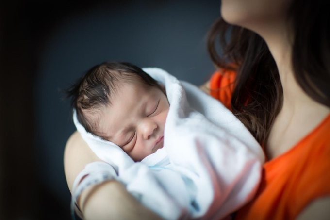 Người mẹ luôn cần được chăm sóc, yêu thương, chia sẻ. Ảnh minh họa