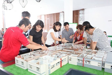 Xếp hàng đăng ký mua chung cư Gamuda