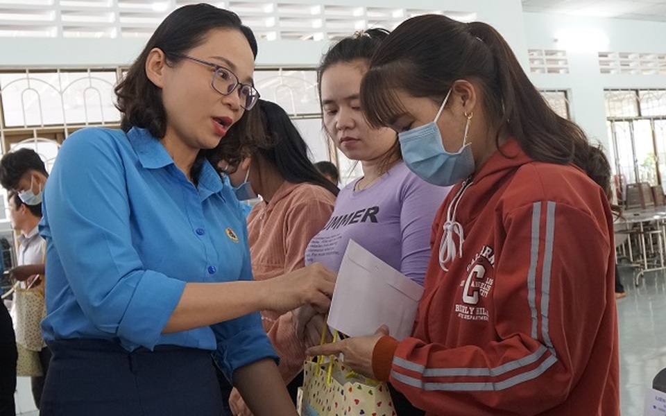 Doanh nghiệp may đảm bảo lương, BHXH và thưởng tháng 13 để giữ lao động - 3