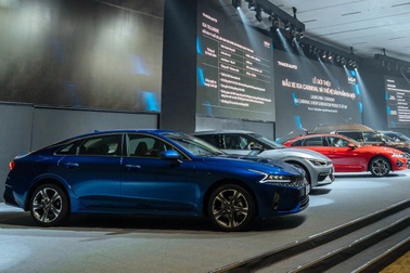 Mua Emart, ra mắt xe mới, Thaco tăng tốc sau đại dịch